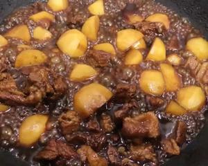 小土豆烧牛肉，红烧牛腩，好吃到舔盘