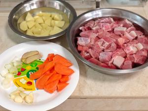 土豆焖牛腩
