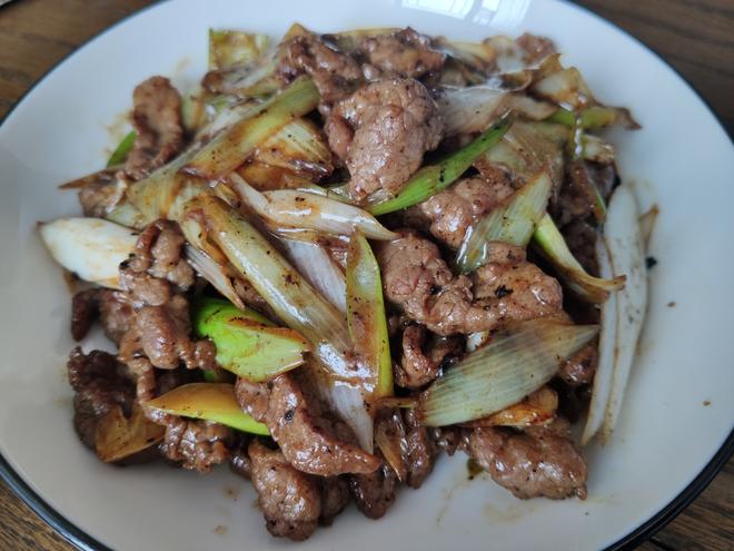 葱香浓郁的葱爆牛肉