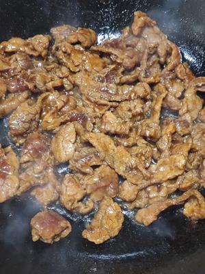 葱香浓郁的葱爆牛肉