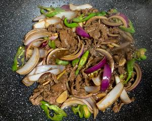 老少皆宜的一道“青椒洋葱爆炒牛肉”