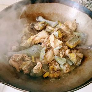 板栗黄萝卜老种乌鸡汤(乌皮老母鸡汤)