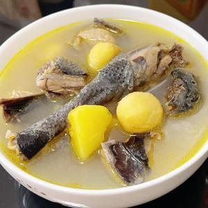 板栗黄萝卜老种乌鸡汤(乌皮老母鸡汤)