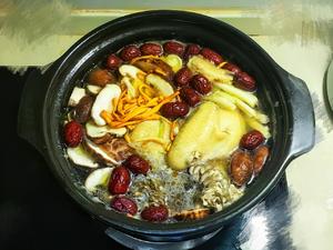 家常版-养生虫草花老母鸡汤