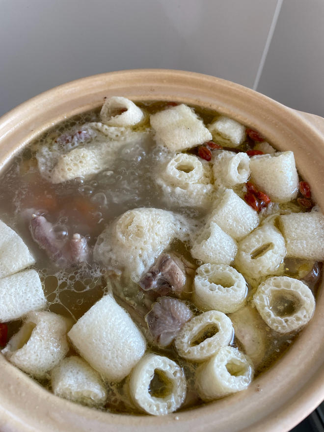 炖三黄鸡