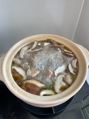 炖三黄鸡