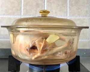 如何炖出一锅鲜比鸡精的鸡汤？三黄鸡🐔喝汤吃肉两不误