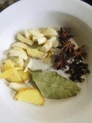 新疆特色大盘鸡（附加皮带面做法）