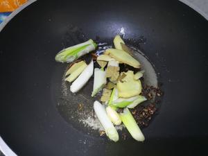 红烧三黄鸡(简单做法，做出来大概就这个样)