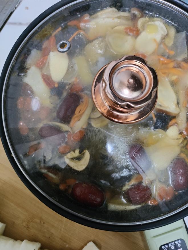 乌鸡汤（补气益气）
