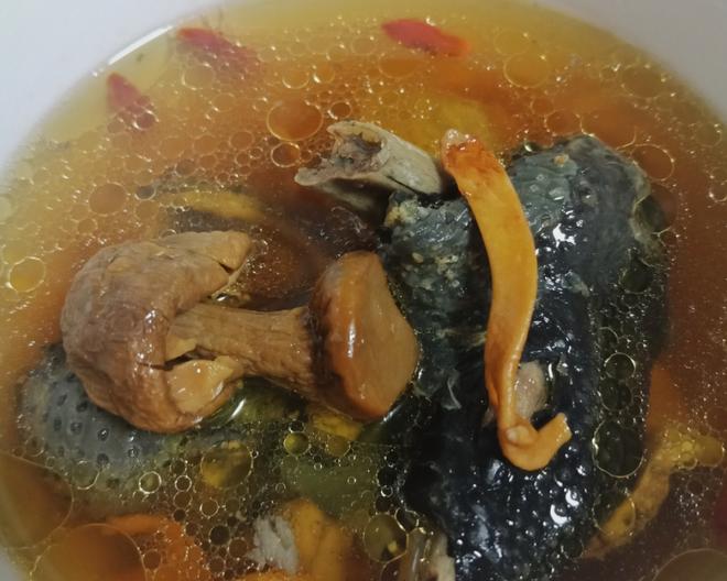 好喝又简单的乌鸡汤～大人小孩都能喝