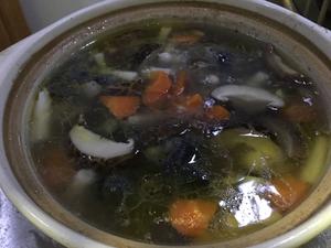 乌鸡双菇汤（儿童也能喝的元气汤）