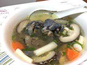 乌鸡双菇汤（儿童也能喝的元气汤）