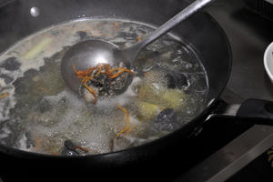 虫草花乌鸡汤
