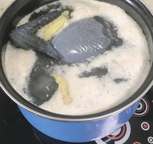乌鸡汤(红枣、枸杞、没用一滴油、汤鲜肉烂)