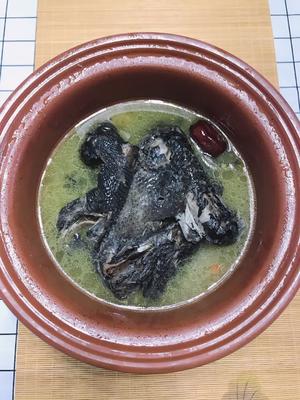 乌鸡汤(红枣、枸杞、没用一滴油、汤鲜肉烂)