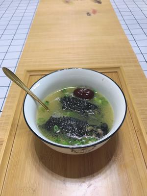 乌鸡汤(红枣、枸杞、没用一滴油、汤鲜肉烂)