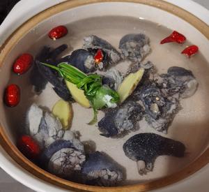 冬日滋补香菇山药乌鸡汤