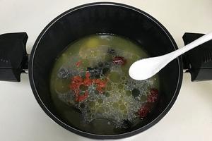 滋阴补血～香菇山药乌鸡汤