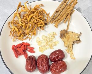 女人补气血（乌鸡汤）