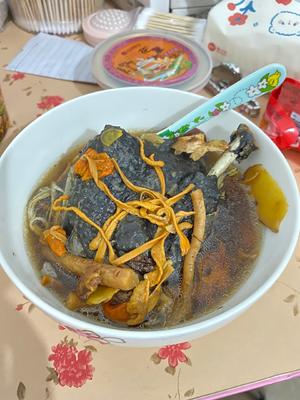 女人补气血（乌鸡汤）