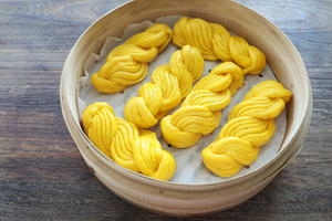 银丝卷？祥云卷？毛线卷？不管咯，就是卷卷馒头