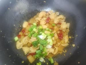 酸辣肥肠家常下饭菜