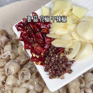 🔥干煸肥肠这样做，实在是太香了，好吃到停不下来😄