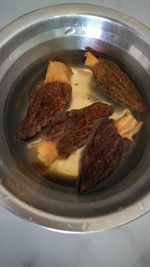 羊肚菌淮山煲猪骨