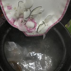滋阴、止咳化痰、润肺 【海底椰雪梨猪骨汤】