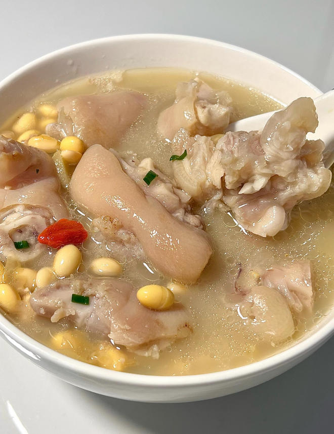 黄豆猪蹄汤