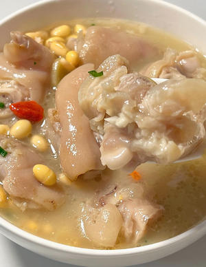 黄豆猪蹄汤