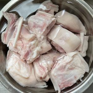 不油不腻不骚的清汤黄豆炖猪蹄猪脚汤