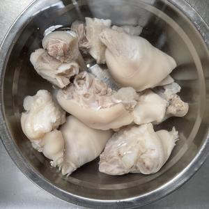 不油不腻不骚的清汤黄豆炖猪蹄猪脚汤