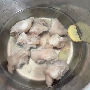 不油不腻不骚的清汤黄豆炖猪蹄猪脚汤
