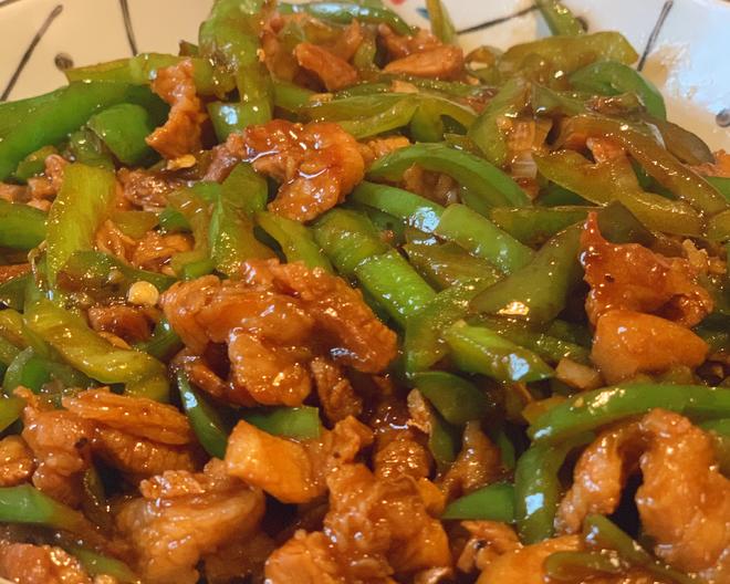 巨下饭的尖椒肉丝好吃得一碗接一碗