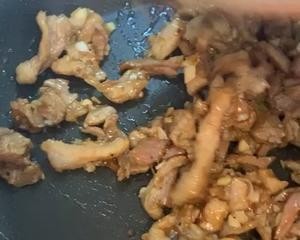 巨下饭的尖椒肉丝好吃得一碗接一碗