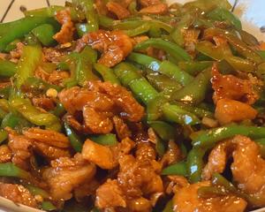 巨下饭的尖椒肉丝好吃得一碗接一碗