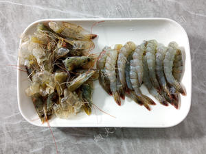 鲜掉眉毛！咸蛋黄鲜虾豆腐｜天冷煮一锅，暖胃又舒心