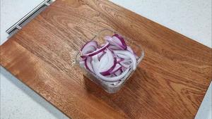 洋葱滑蛋肥牛卷/饭。一个人也要好好吃饭