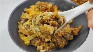 洋葱滑蛋肥牛卷/饭。一个人也要好好吃饭