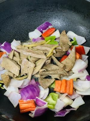 洋葱爆炒猪肝（简单易学，色香味俱全😋）