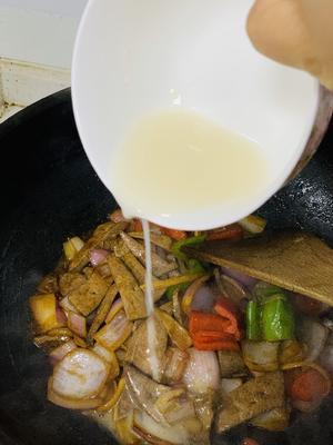 洋葱爆炒猪肝（简单易学，色香味俱全😋）