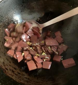 好吃的猪血炒韭菜