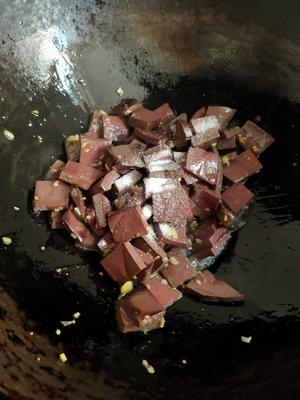 好吃的猪血炒韭菜