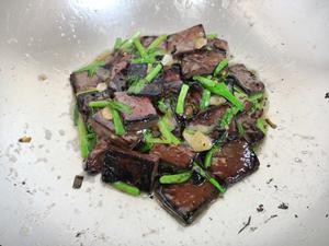 香辣蒜苗炒猪血