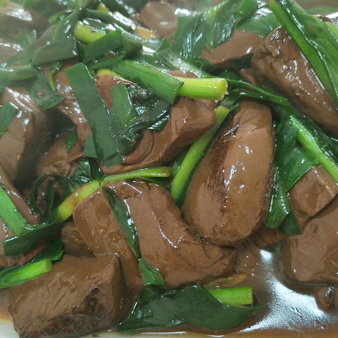 猪血炒韭菜，每周吃两三次，养胃补血，气色佳