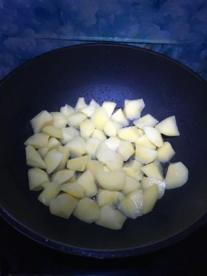 鸡心炖土豆