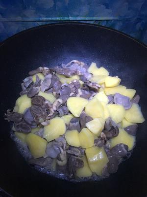 鸡心炖土豆