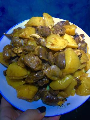 鸡心炖土豆